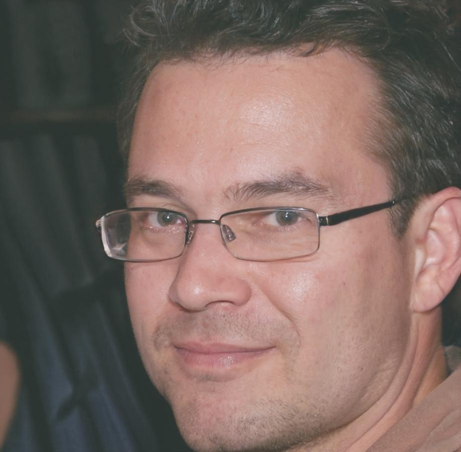 Portrait of financial mentor Kieran Tomlinson